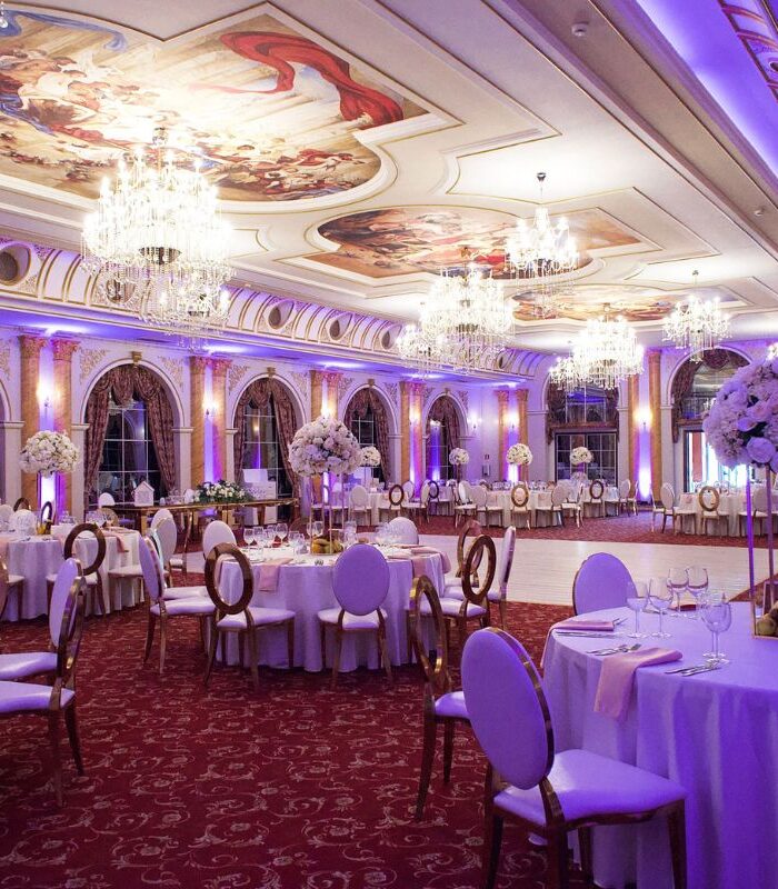 Salon Empire — interior